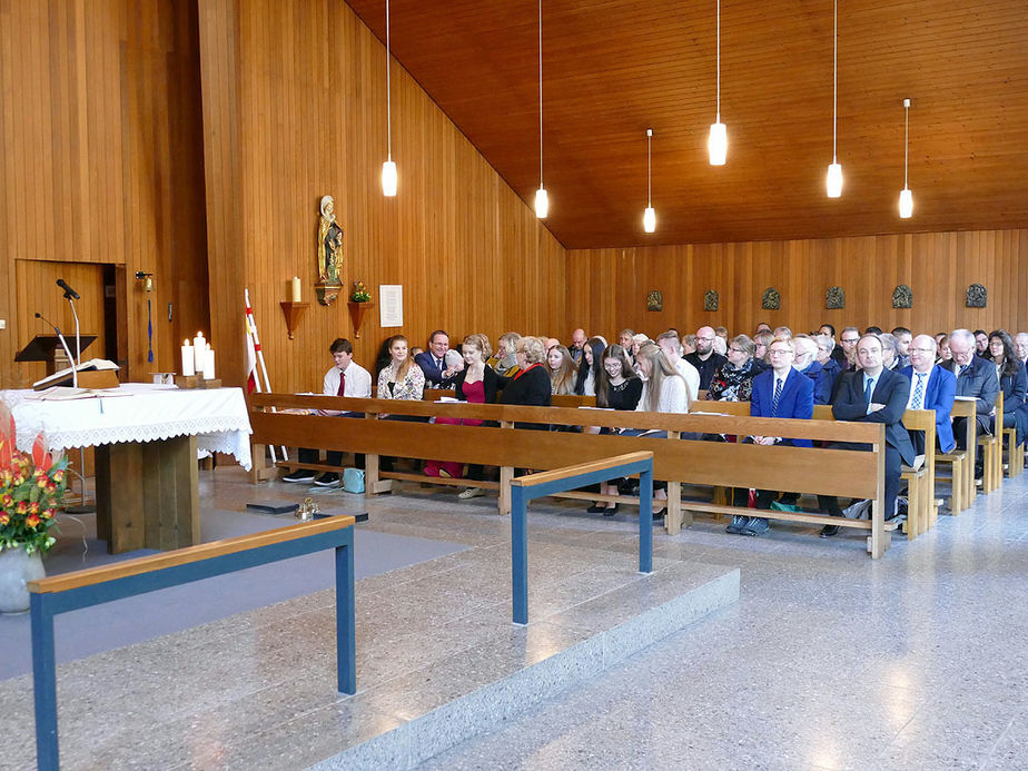 Firmung 2019 in Naumburg (Foto: Karl-Franz Thiede)